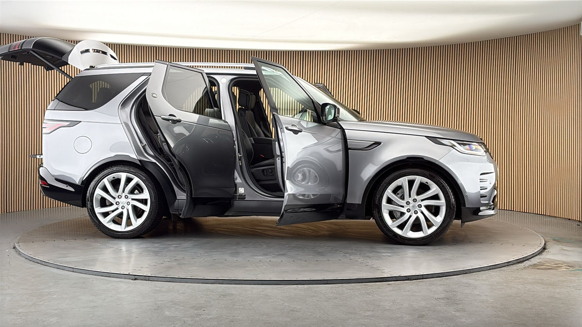 More views of Land Rover Discovery