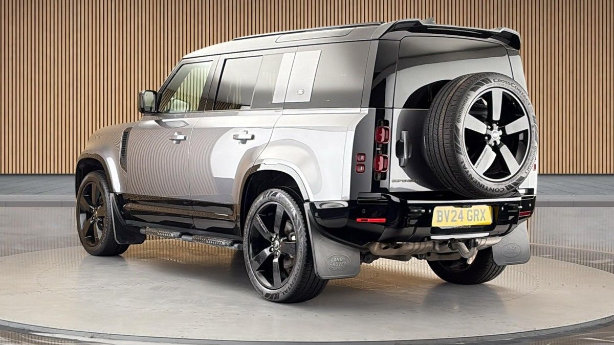 Land Rover Defender 110 Image 2