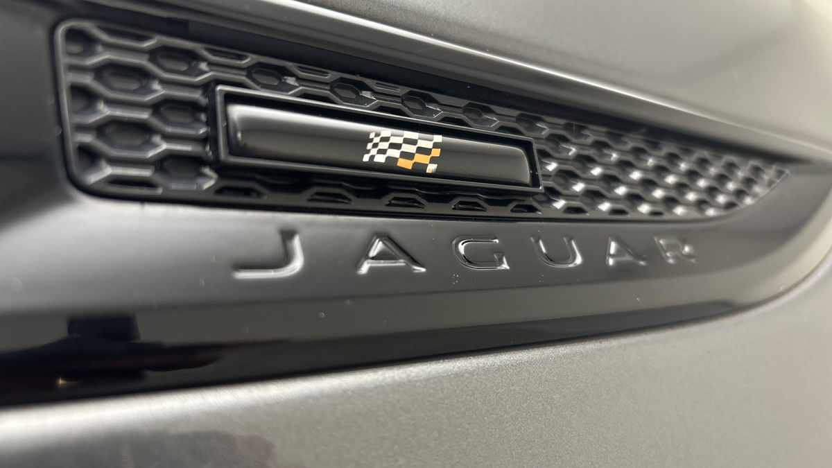 Jaguar E-PACE Image 25