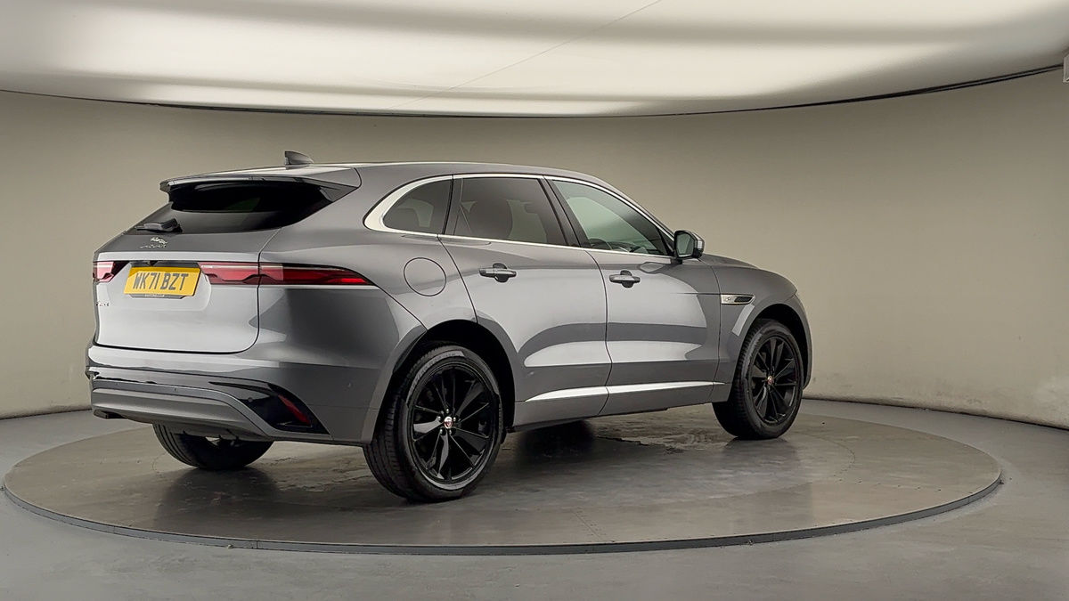 Jaguar F-PACE Image 21