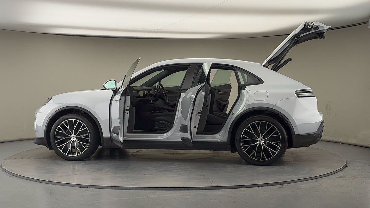 More views of Porsche Macan