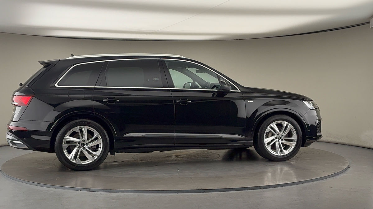 More views of Audi Q7