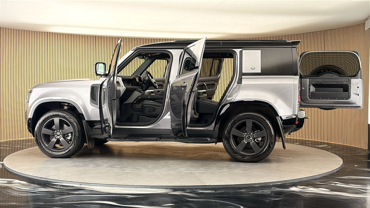 More views of Land Rover Defender 110
