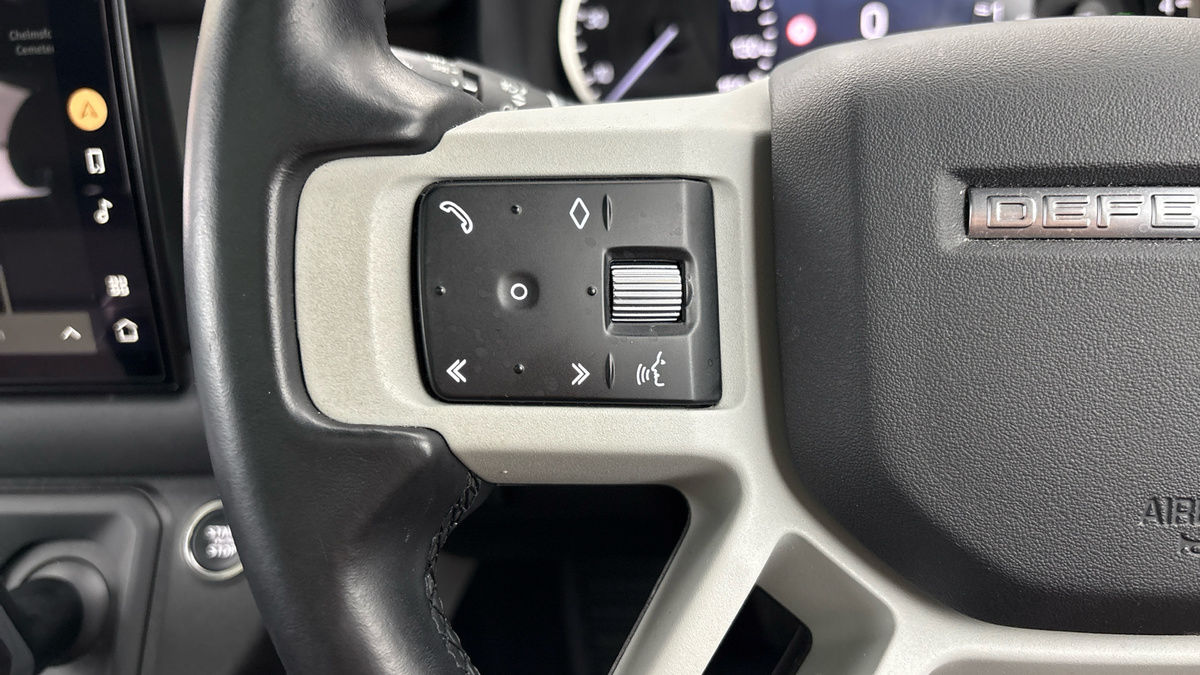 Land Rover Defender 130 Image 13