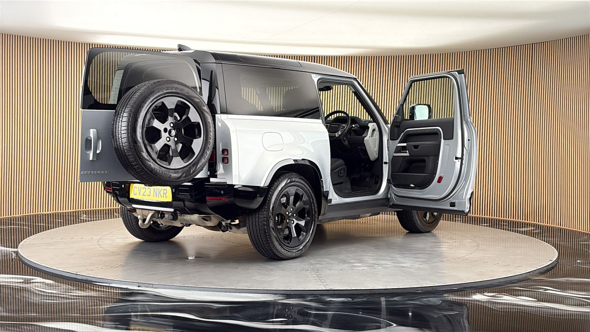 More views of Land Rover Defender 90