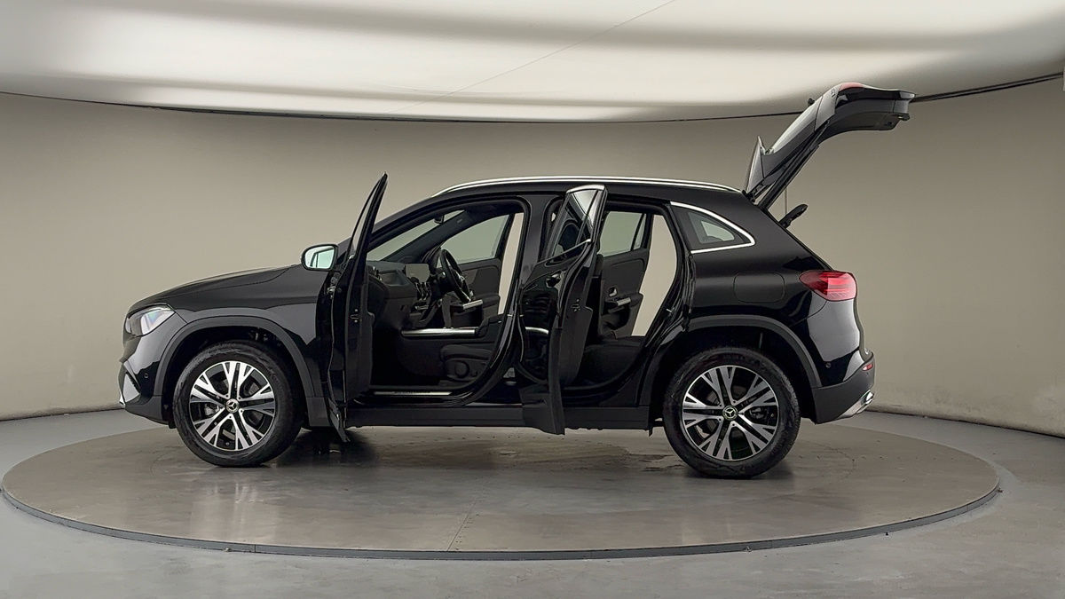 More views of Mercedes-Benz GLA