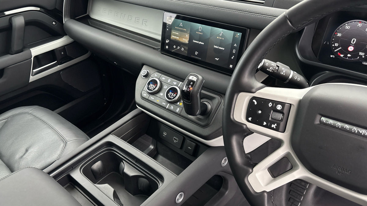 Land Rover Defender 90 Urban Image 36
