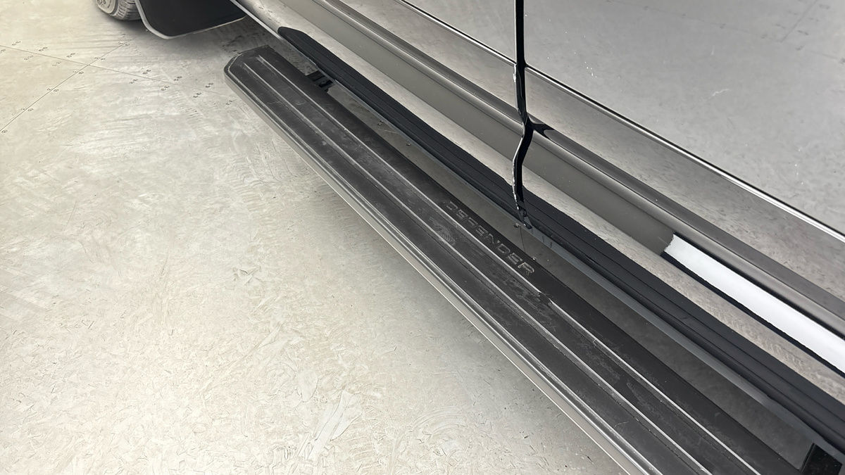 Land Rover Defender 130 Image 27