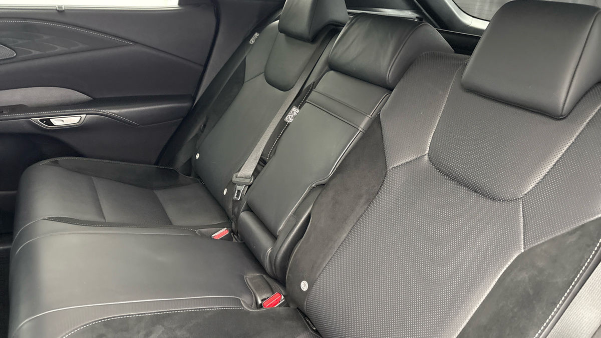 Lexus RX Image 8