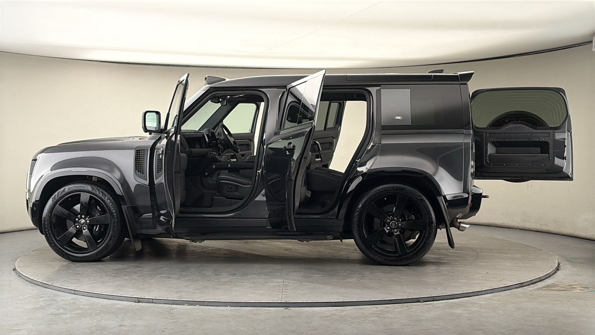 More views of Land Rover Defender 110