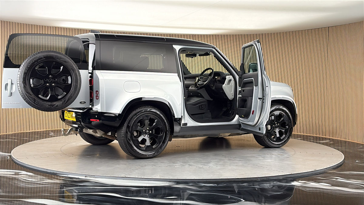 More views of Land Rover Defender 90