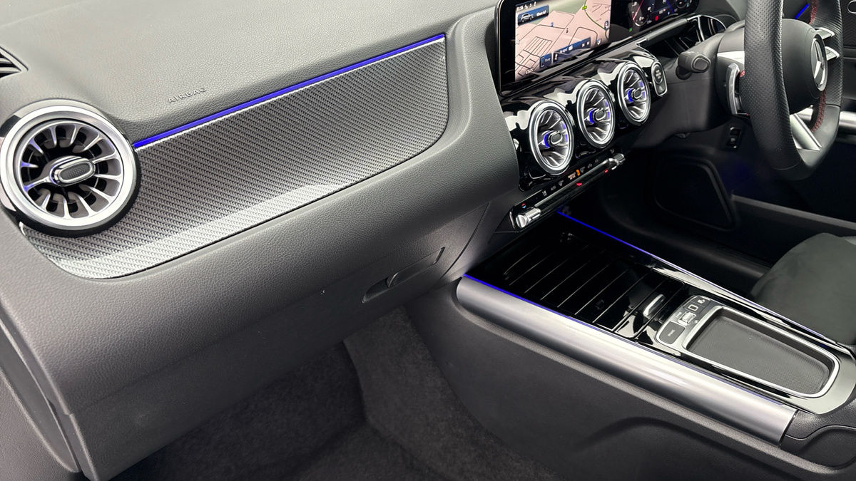 Mercedes-Benz GLA Image 25