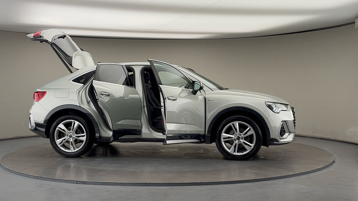 More views of Audi Q3