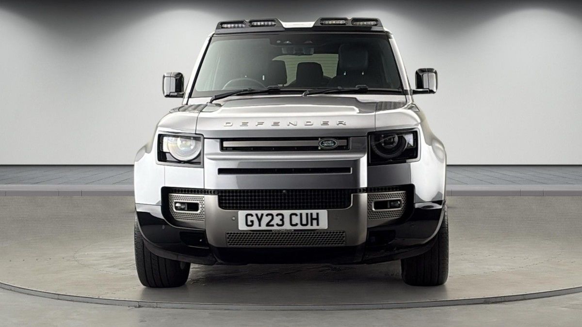 Land Rover Defender 130 Image 3