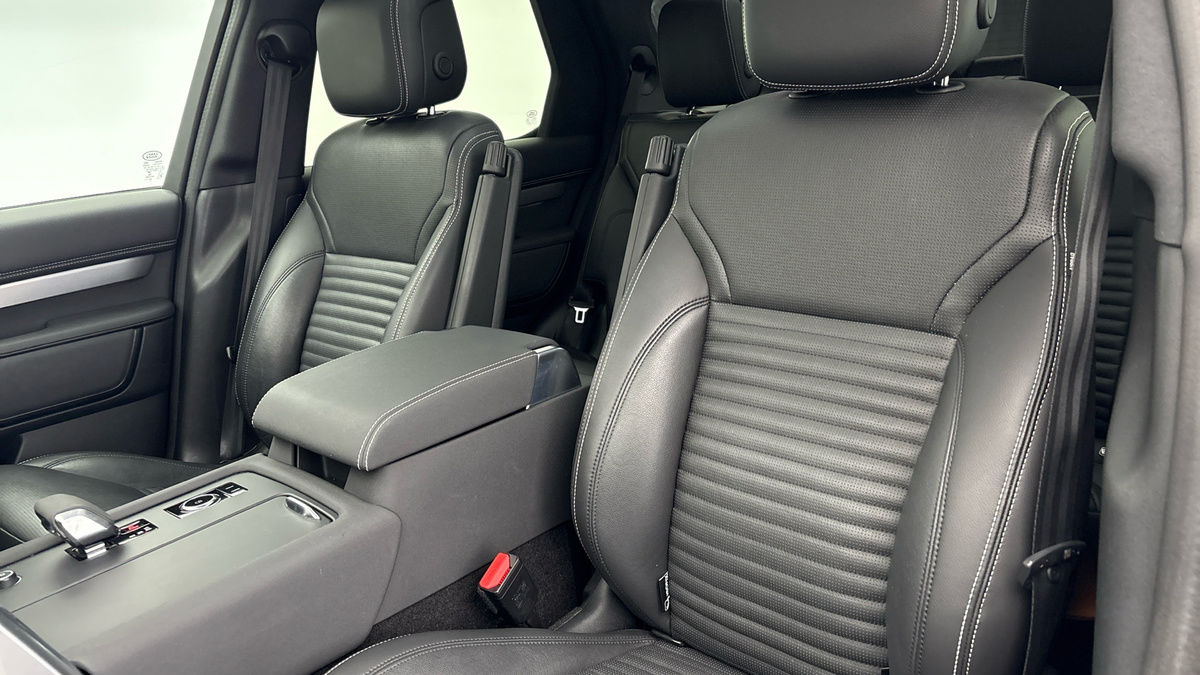 Land Rover Discovery Image 7