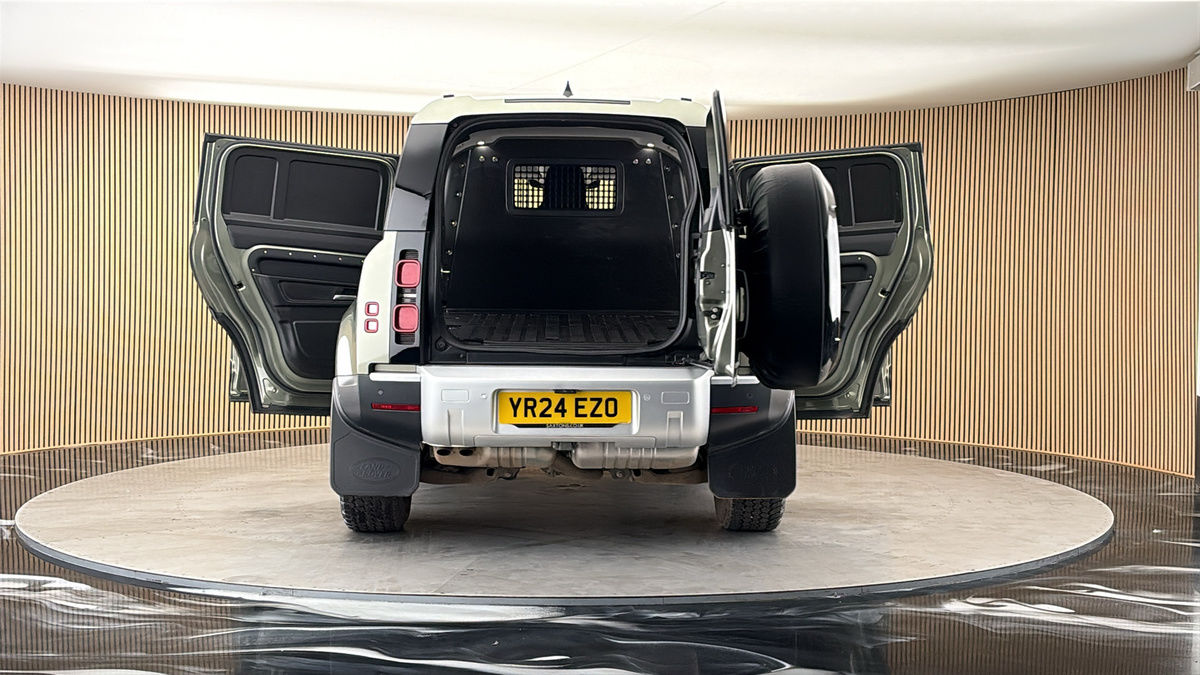 More views of Land Rover Defender 110