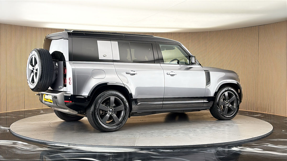 More views of Land Rover Defender 110