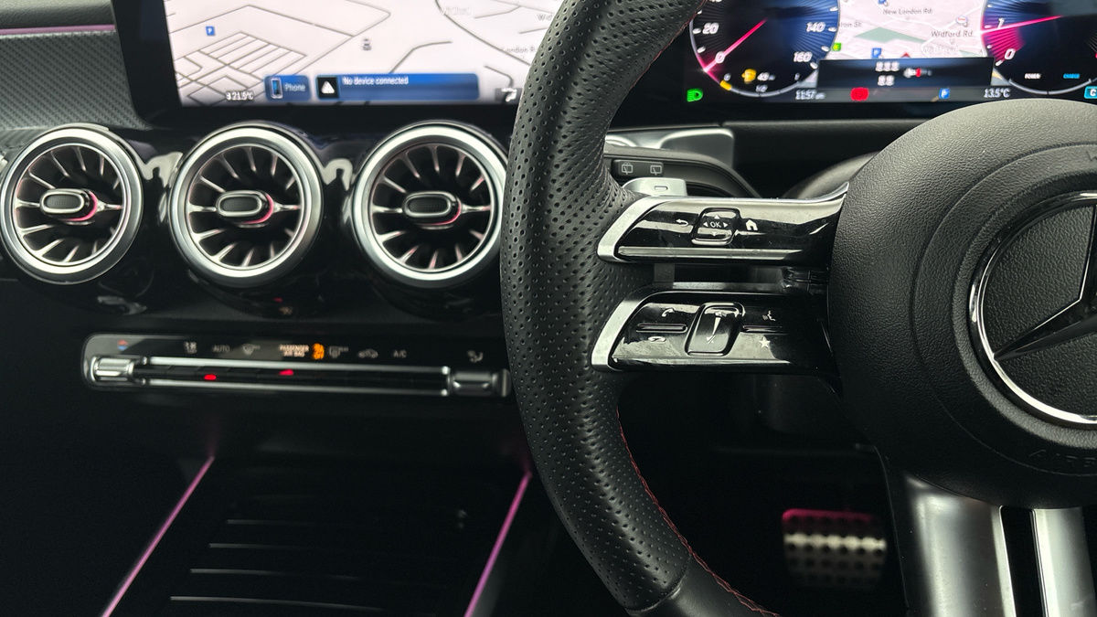 Mercedes-Benz GLB Image 13