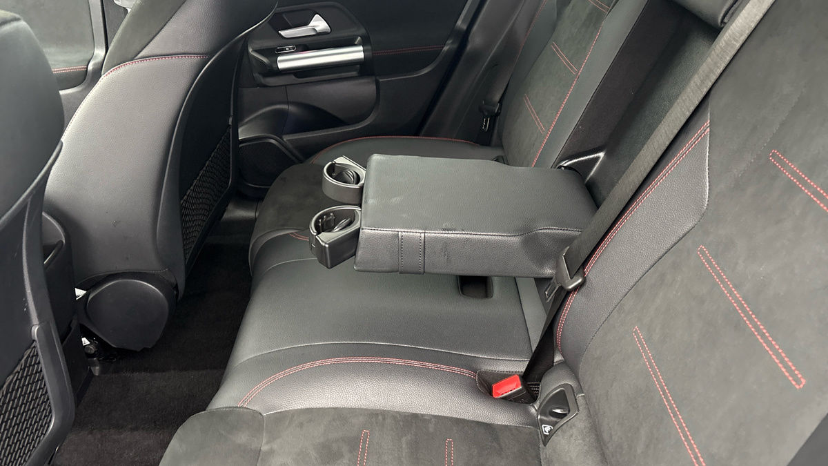 Mercedes-Benz EQA Image 9