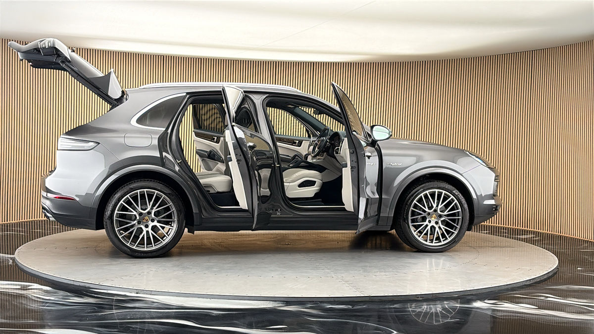 More views of Porsche Cayenne
