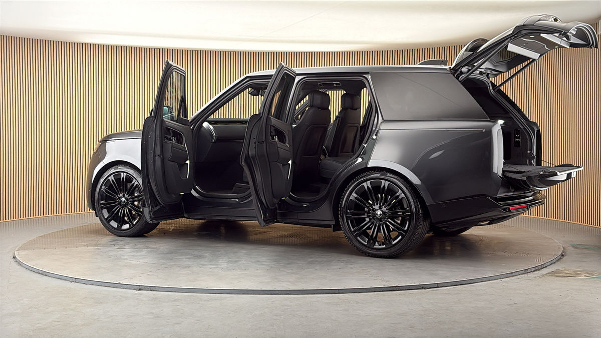 More views of Land Rover Range Rover
