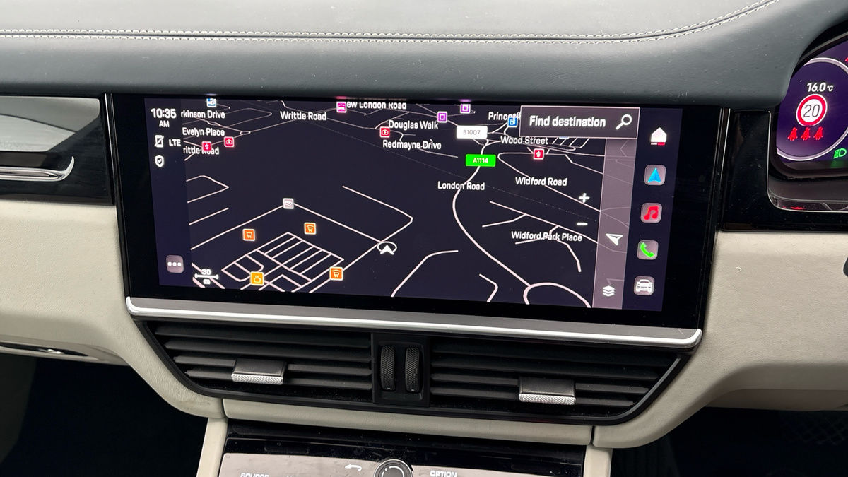 Porsche Cayenne Image 17