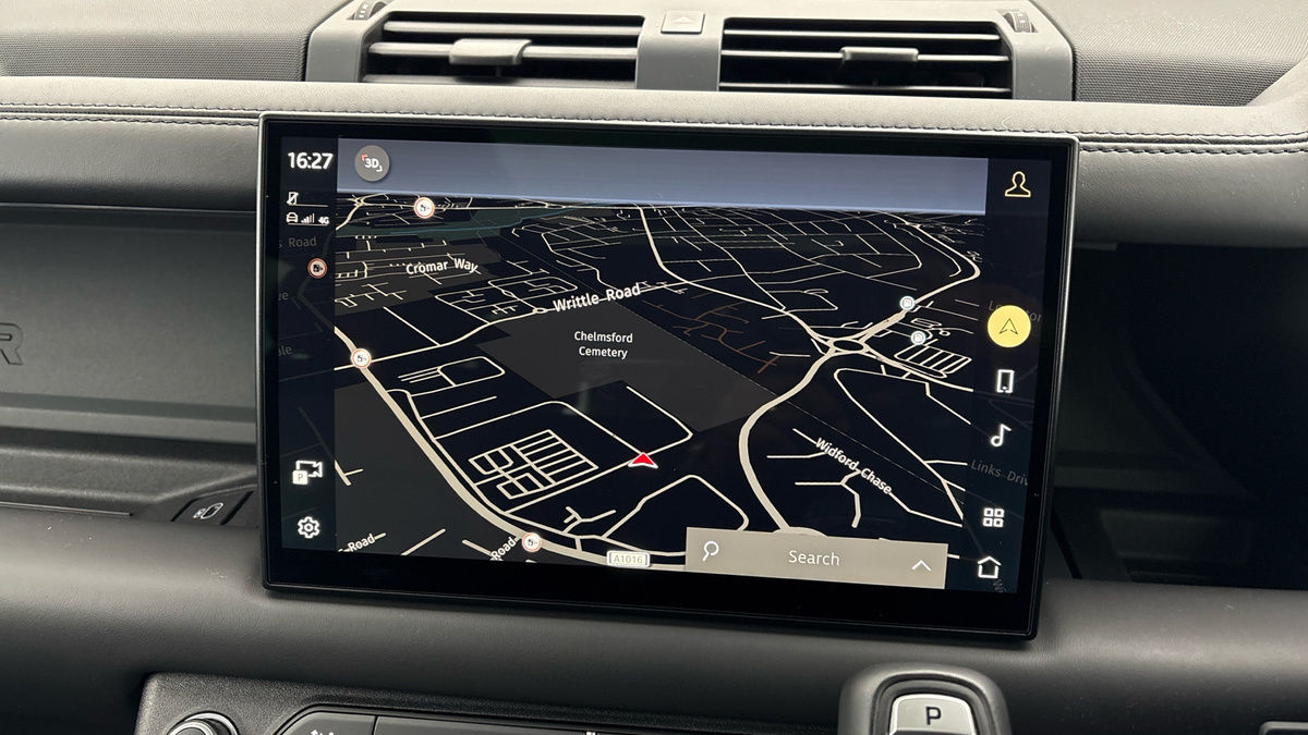 Land Rover Defender 110 Image 17