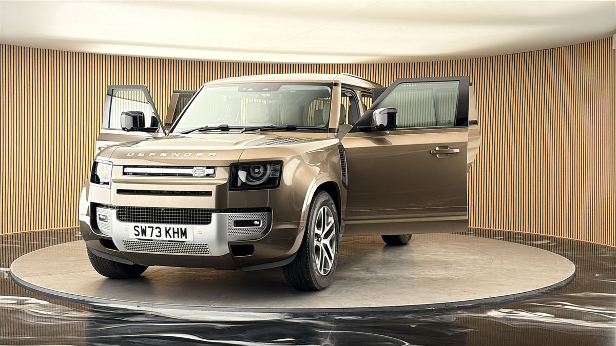 More views of Land Rover Defender 110