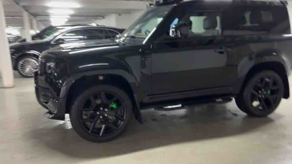 More views of Land Rover Defender 90