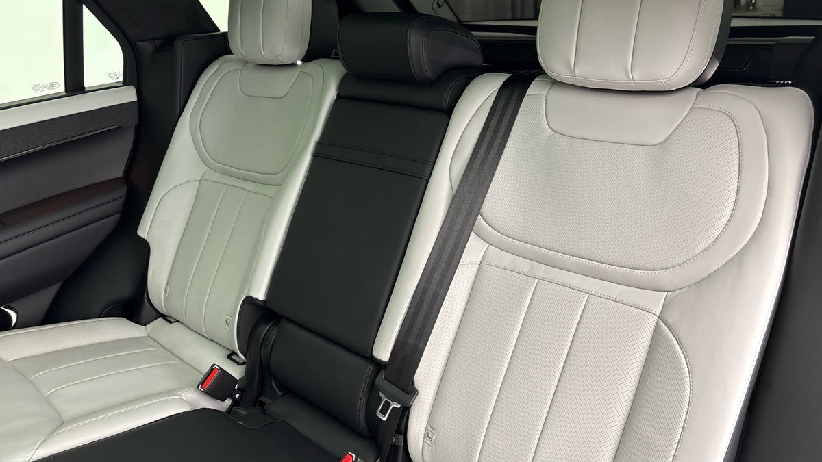 Land Rover Range Rover Sport Image 8