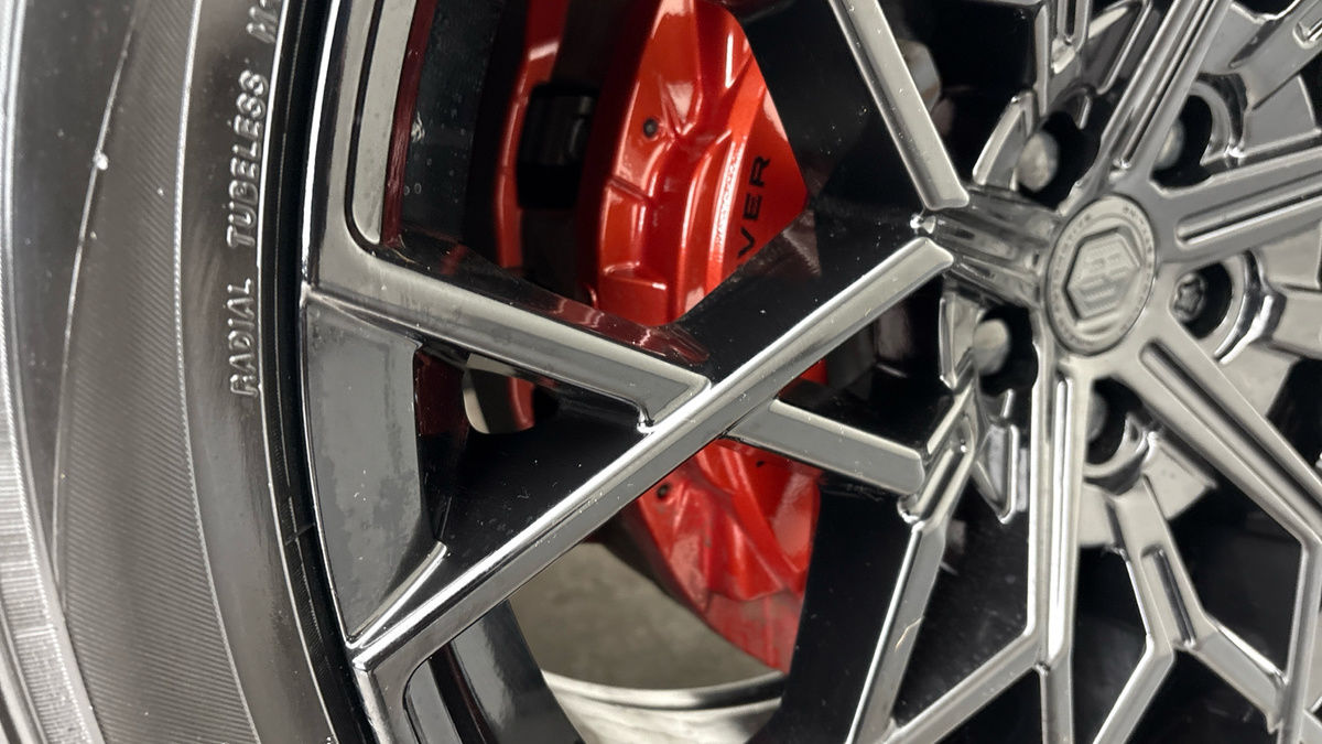 Land Rover Defender 130 Urban Image 27