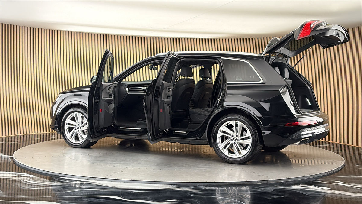 More views of Audi Q7