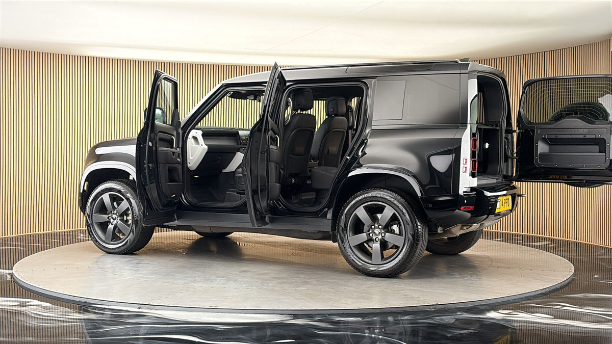 More views of Land Rover Defender 110