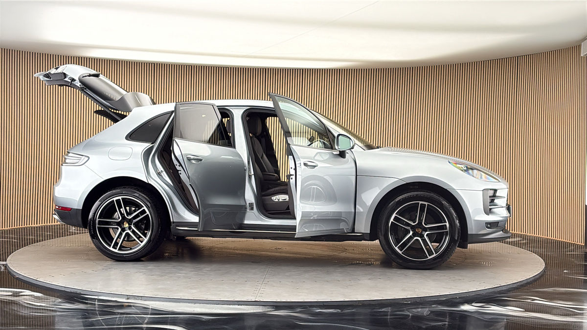 More views of Porsche Macan