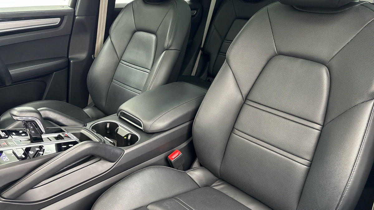 Porsche Cayenne Image 7