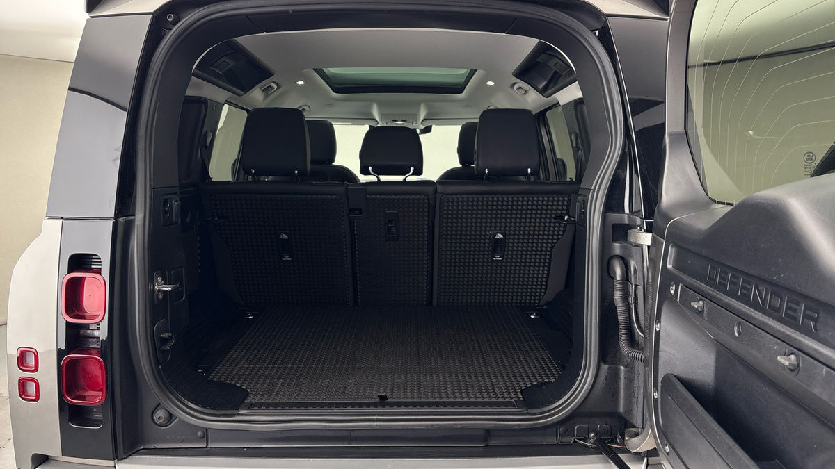 Land Rover Defender 110 Urban Image 11