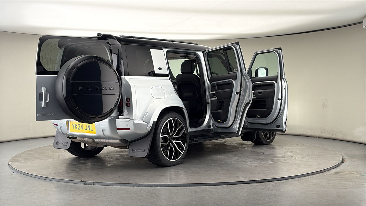 More views of Land Rover Defender 110