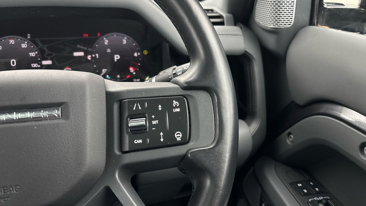 Land Rover Defender 130 Image 14