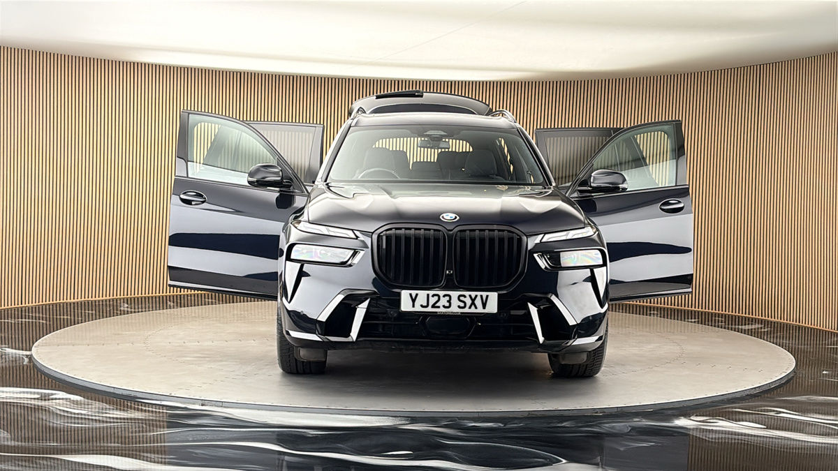 More views of BMW X7