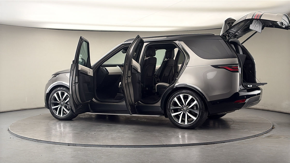 More views of Land Rover Discovery