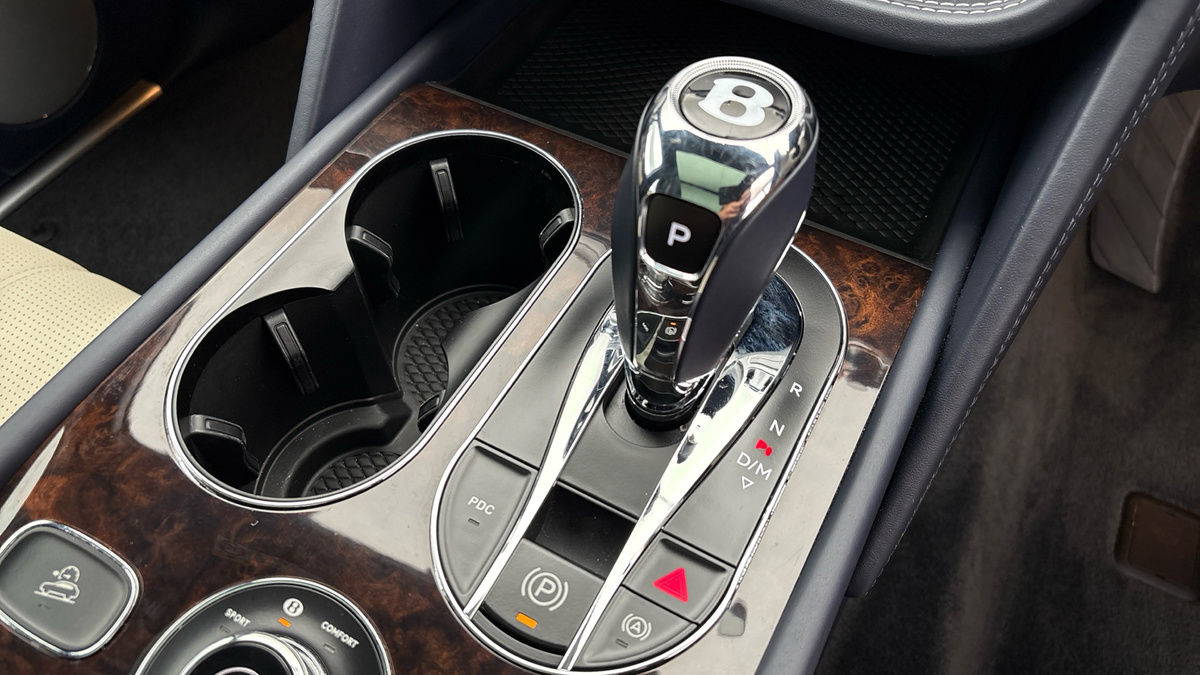 Bentley Bentayga Image 32