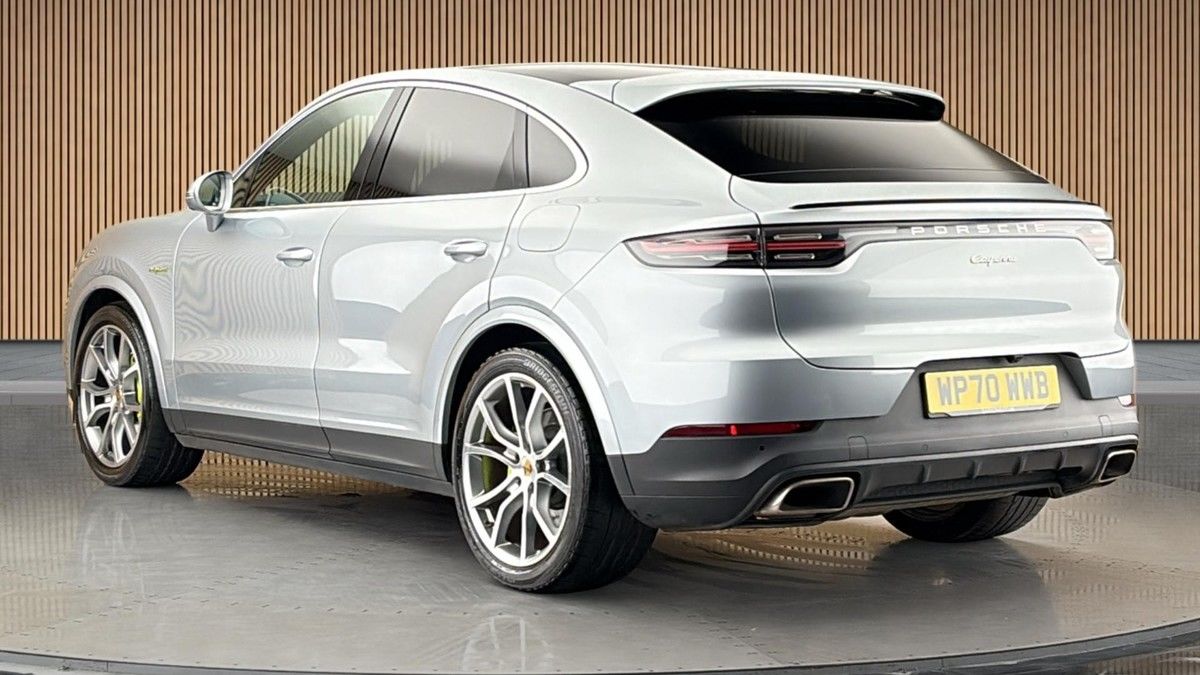 Porsche Cayenne Image 2