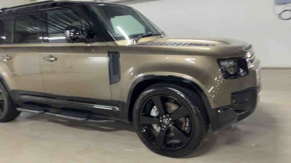 More views of Land Rover Defender 110