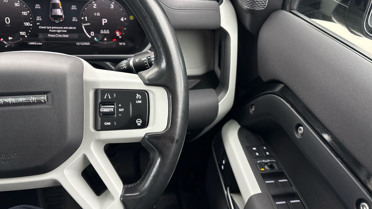 Land Rover Defender 110 Image 14