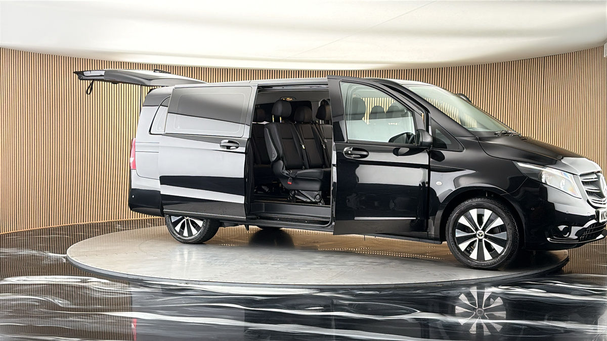 More views of Mercedes-Benz Vito