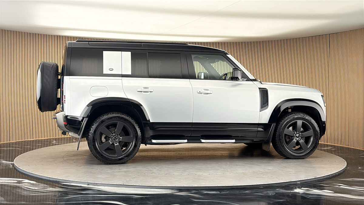 More views of Land Rover Defender 110