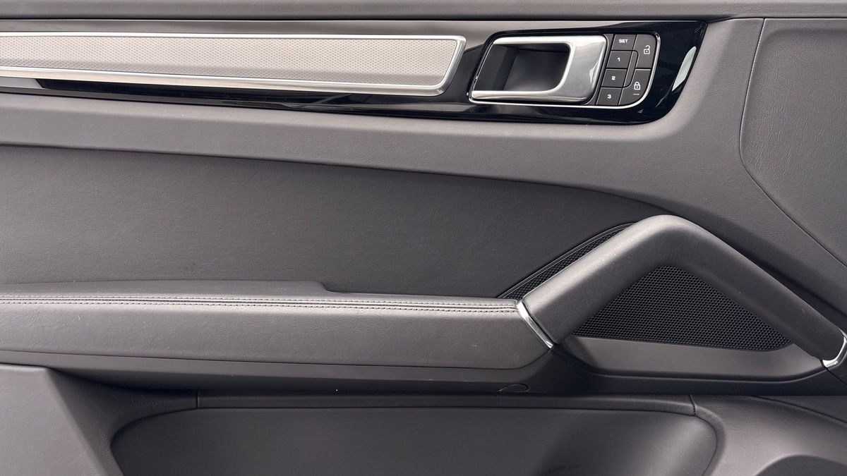 Porsche Cayenne Image 19