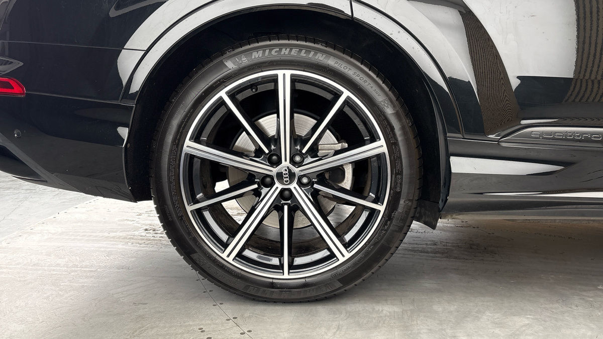 Audi Q7 Image 10