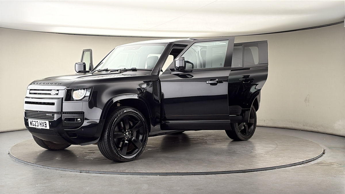 Land Rover Defender 110 Image 22