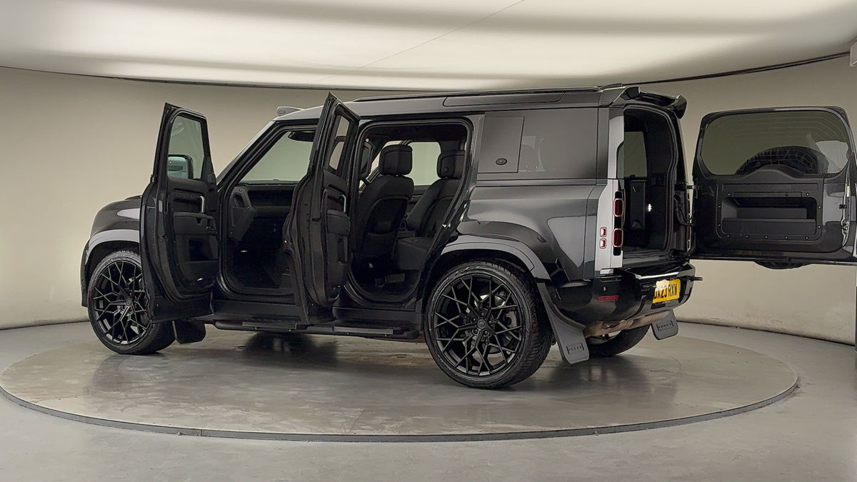 More views of Land Rover Defender 110